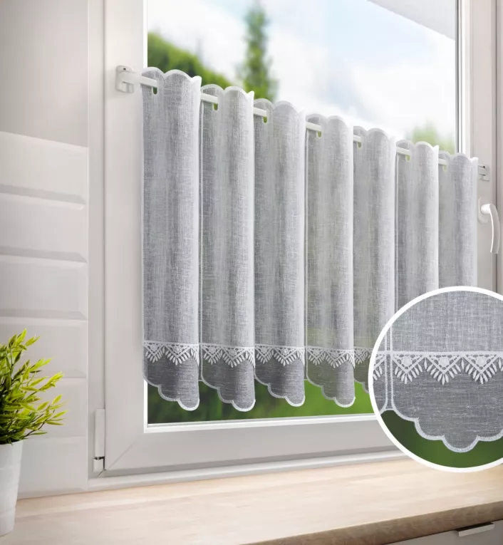 Tkanina firanowa zazdrostka z etaminy zdobiona haftem