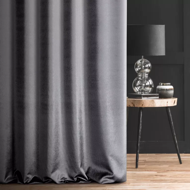 Tkanina zasłonowa, welwetowa, z błyszczącym nadrukiem, zaciemniająca typu blackout z kolekcji Pierre Cardin