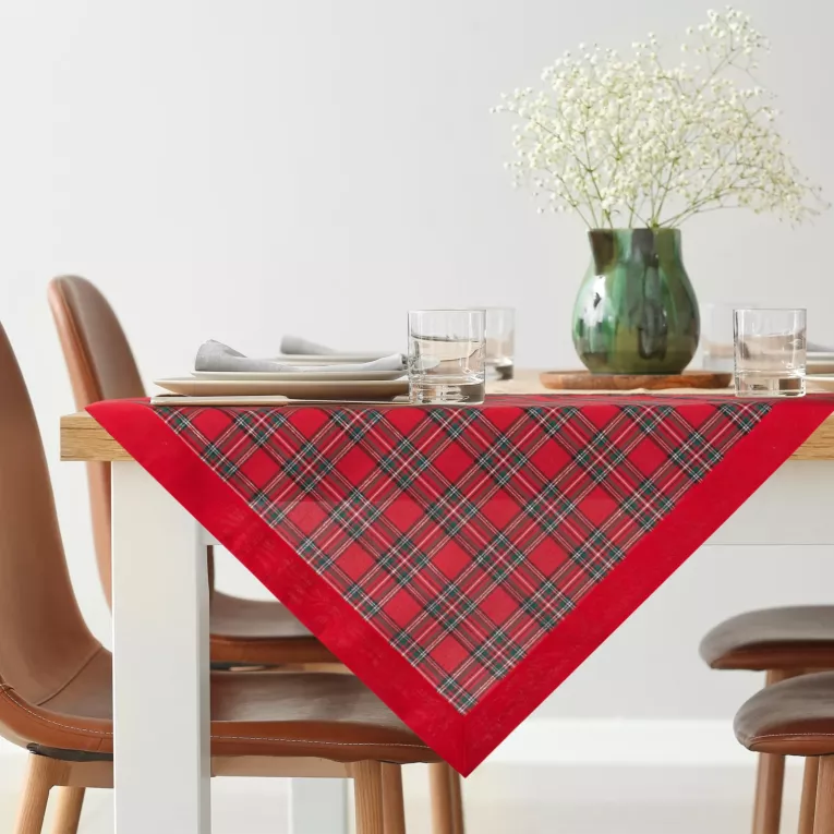 Bieżnik na stół czerwony 85x85 cm TAMARA w kratę z ozdobną kantą