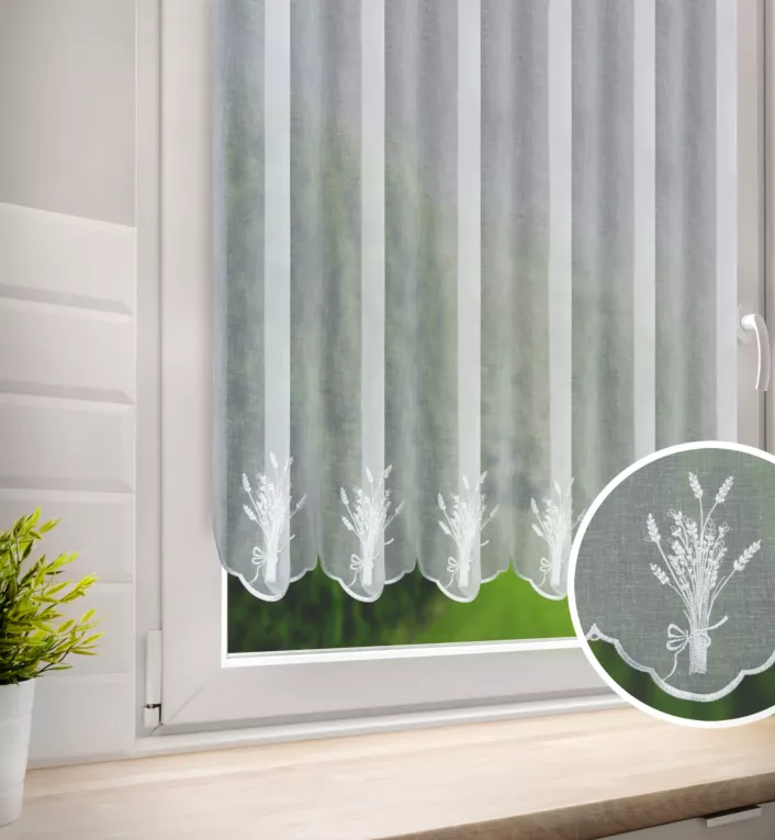 Tkanina firanowa zazdrostka z etaminy z haftem lawendy