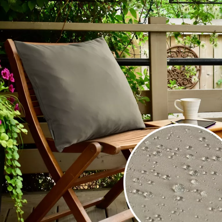 Poszewka na poduszkę 45x45 cm z gładkiej tkaniny wodoodpornej beżowa idealna do ogrodu i na taras GARDENIA