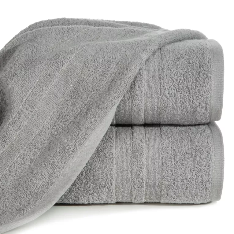 Ręcznik kąpielowy 50x90 cm bawełniany kolor srebrny z bordiurą w paski podkreślone błyszczącą nicią 500 g/m2 GALA