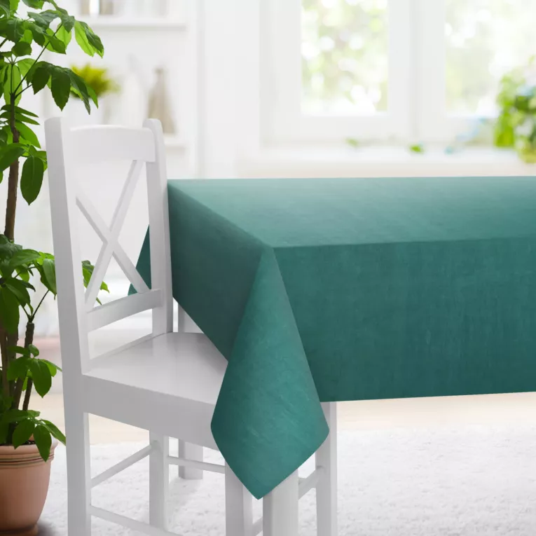 Obrus szyty ENYA ciemnozielony z miękkiej półmatowej tkaniny welwetowej