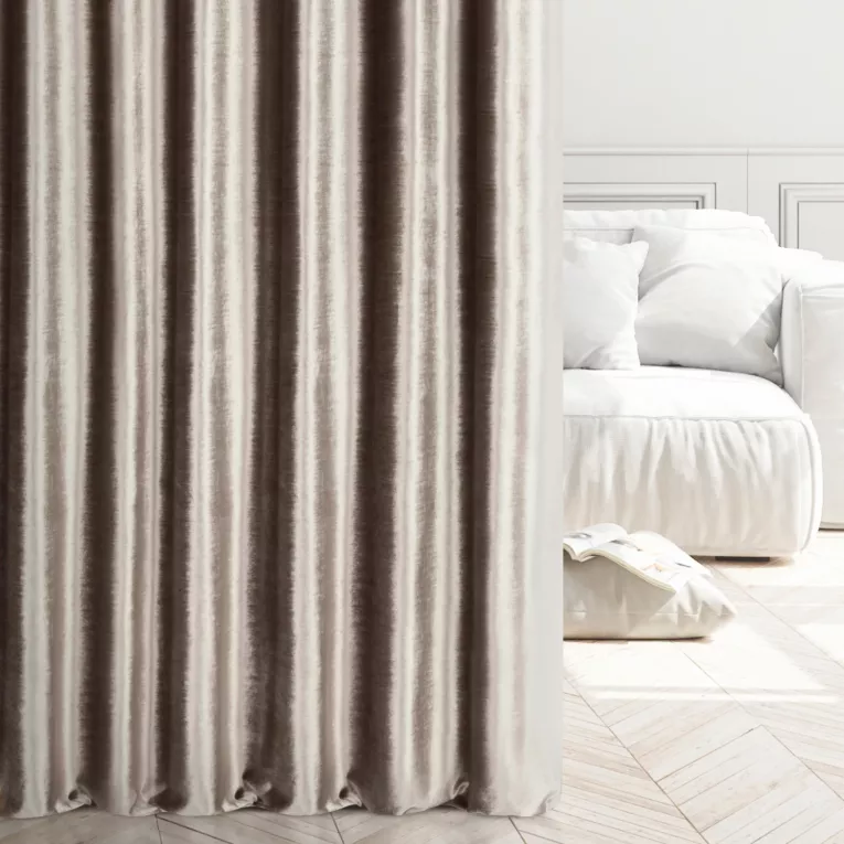 Tkanina zasłonowa miękka welwetowa z połyskiem i poziomym prążkiem