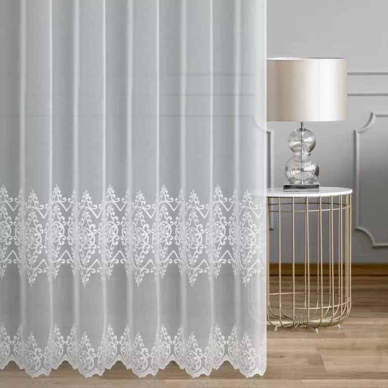 Firana szyta na taśmie 5 cm biała z matowej tkaniny w elegancki, klasyczny wzór