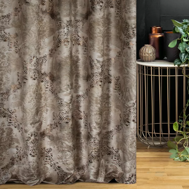 Zasłona szyta na tunelu beżowo złota z grubej welwetowej tkaniny w elegancki ornamentowy wzór Italissima Eva Minge