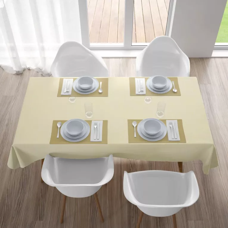 Obrus szyty DORA - HIT jasnokremowy z miękkiej tkaniny o welurowej strukturze