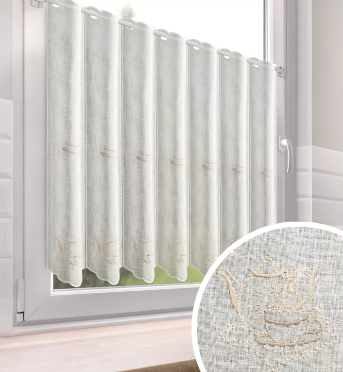 Tkanina firanowa zazdrostka z etaminy zdobiona uroczym haftem