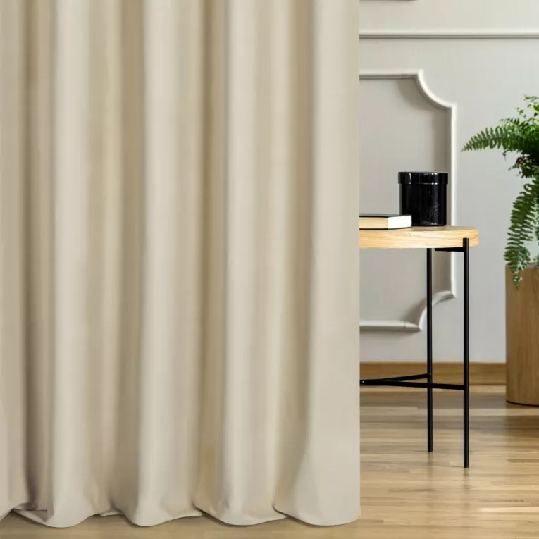 Zasłona szyta na flexach beżowa z tkaniny welwetowej zaciemniającej w 100%