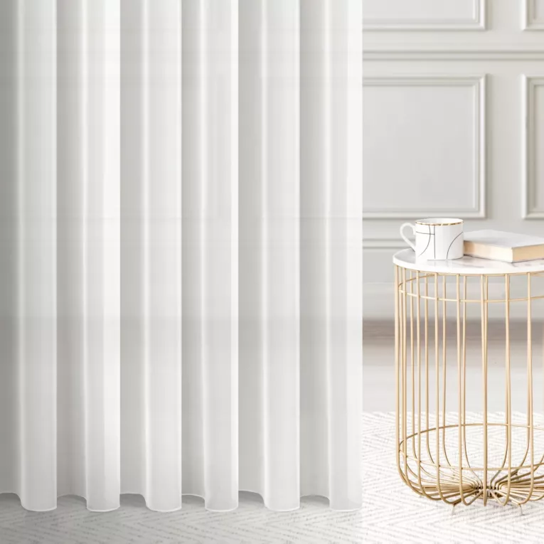 Tkanina firanowa gładki, mleczny woal o lejącej strukturze zakończona szwem obciążającym