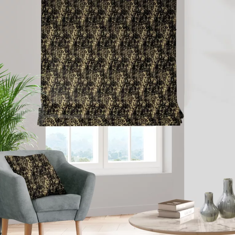 Roleta rzymska MALLORCA czarno złocista z miękkiej tkaniny szenilowej przetykanej błyszczącą nicią