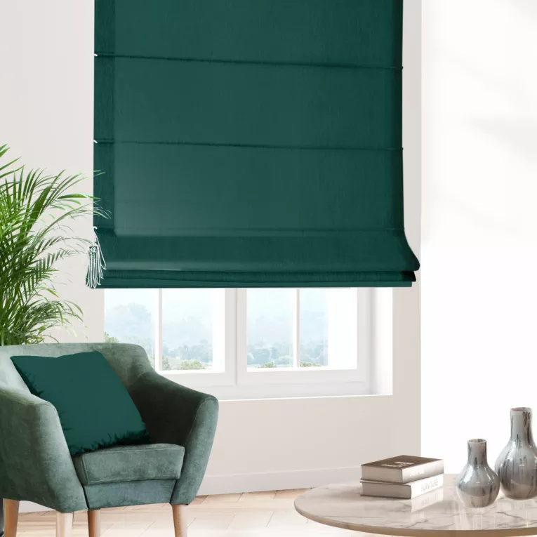 Roleta rzymska STYLE butelkowo zielona o naturalnym charakterze, z widocznym, ozdobnym splotem