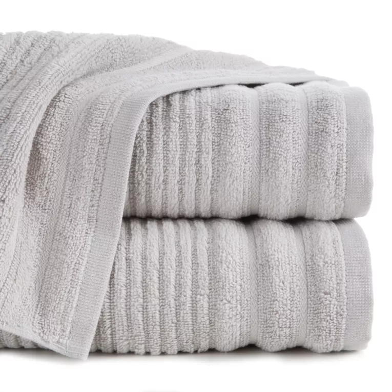 Ręcznik kąpielowy 50x90 cm bawełniany kolor srebrny bordiurą zero twist zdobiony paseczkami 400 g/m2 SAMMY