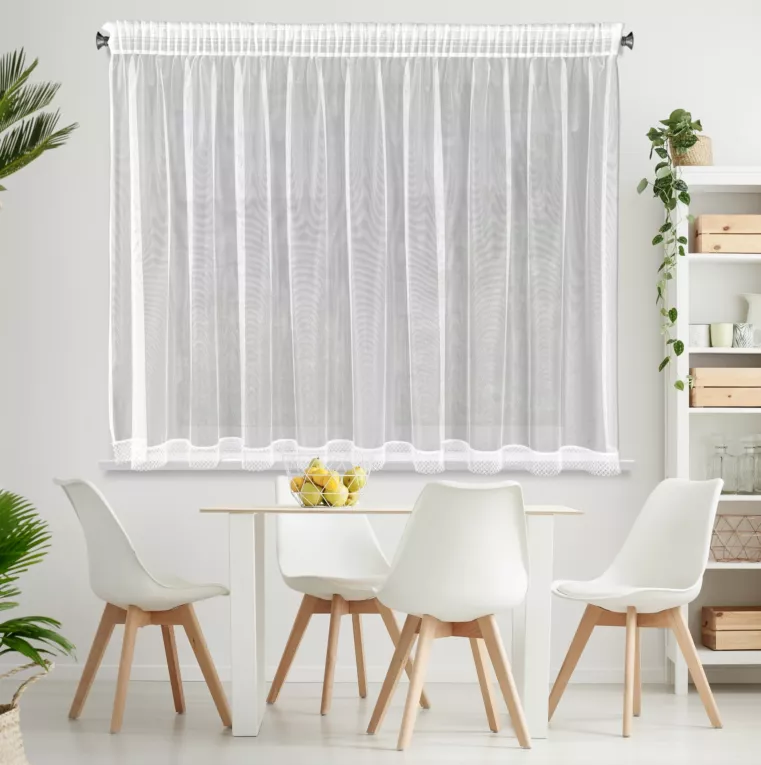 Firana biała z lekkiej mikrosiateczki z połyskiem zakończona koronką 300x145 cm taśma NEL