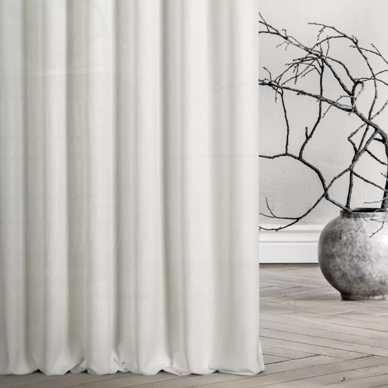 Zasłona szyta na taśmie 5 cm biała z tkaniny w stylu eko