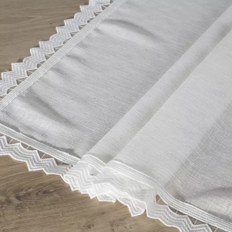 Ekskluzywny obrus SILEN obszyty koronką