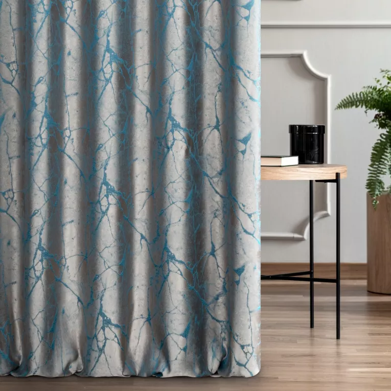 Zasłona szyta na taśmie 5 cm turkusowa z gładkiej tkaniny żakardowej z efektem marmuru