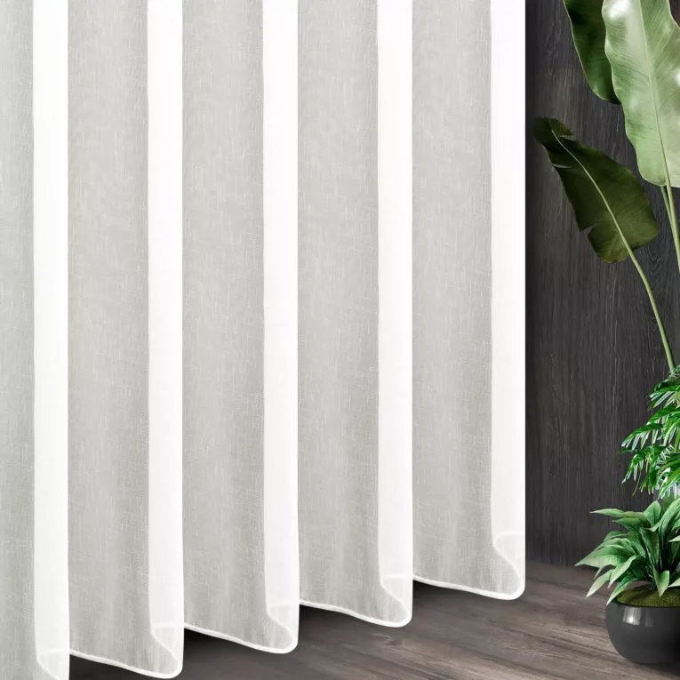 Tkanina firanowa matowa z efektem deszczyku zakończona szwem obciążającym z kolekcji Pierre Cardin