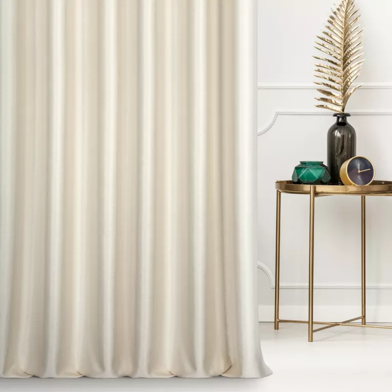 Zasłona szyta na taśmie 5 cm kremowo złota z gładkiej tkaniny przeplatanej błyszczącą lureksową nicią