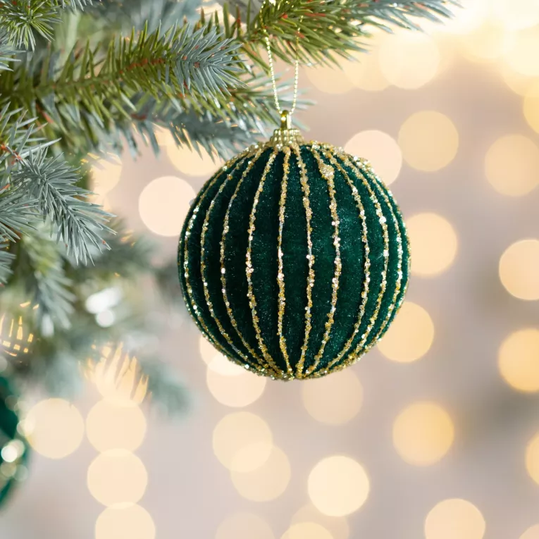 Bombka choinkowa o puszystej powierzchni ze złotym wzorem