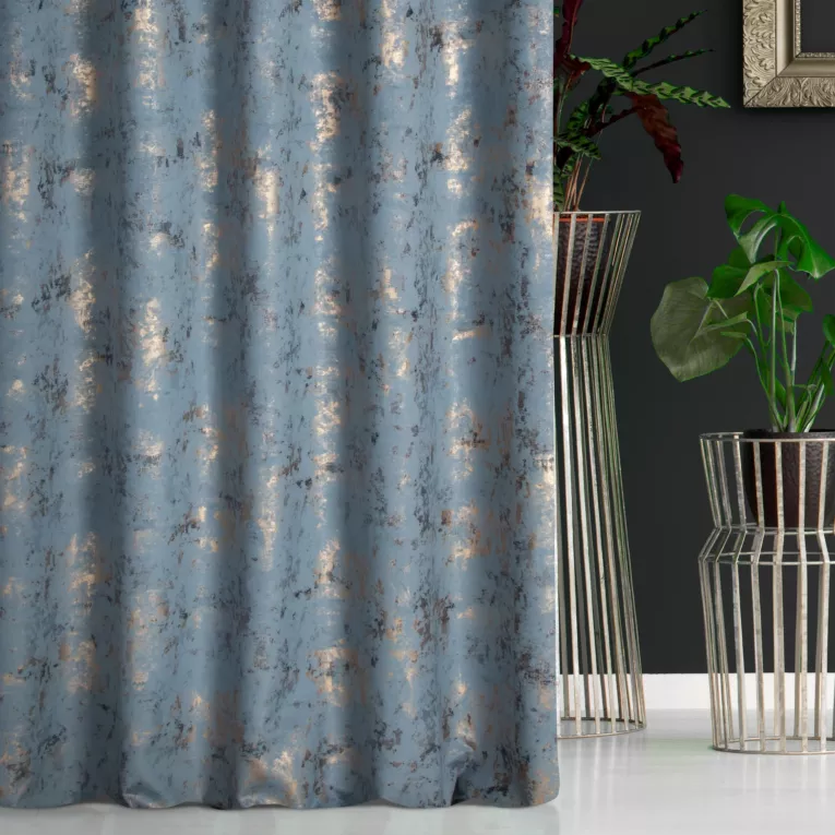 Zasłona szyta na flexach ciemnoniebiesko złota z grubej, matowej tkaniny welwetowej z połyskliwym nadrukiem Italissima Eva Minge