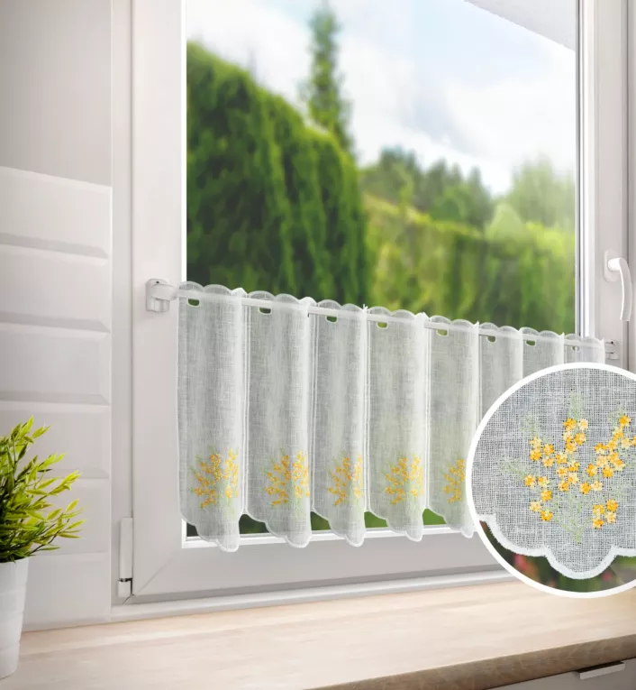 Tkanina firanowa zazdrostka z etaminy zdobiona kolorowym haftem