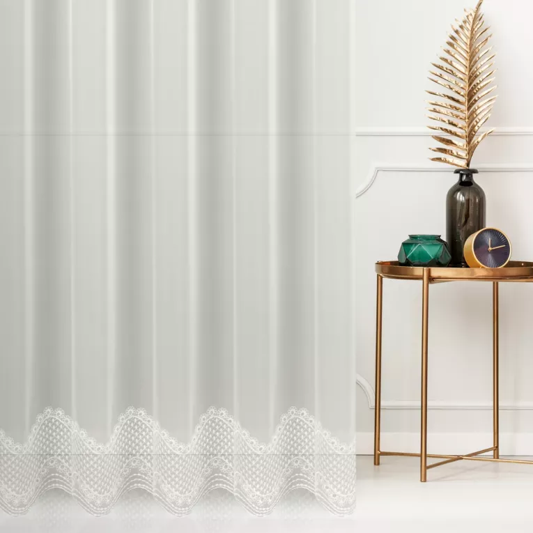 Tkanina firanowa delikatna siateczka ozdobiona ażurowym haftem