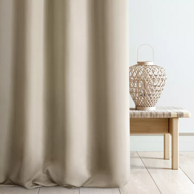 Zasłona szyta na taśmie 5 cm kremowa z gładkiej tkaniny zaciemniającej typu dimout