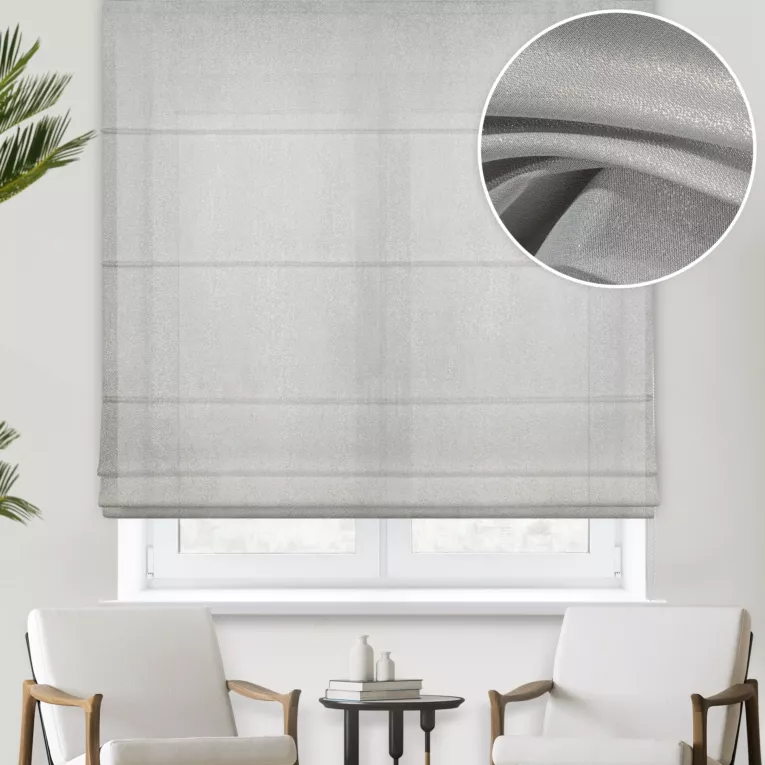 Roleta rzymska srebrna z miękkiej i połyskliwej tkaniny, wykończona obciążnikiem