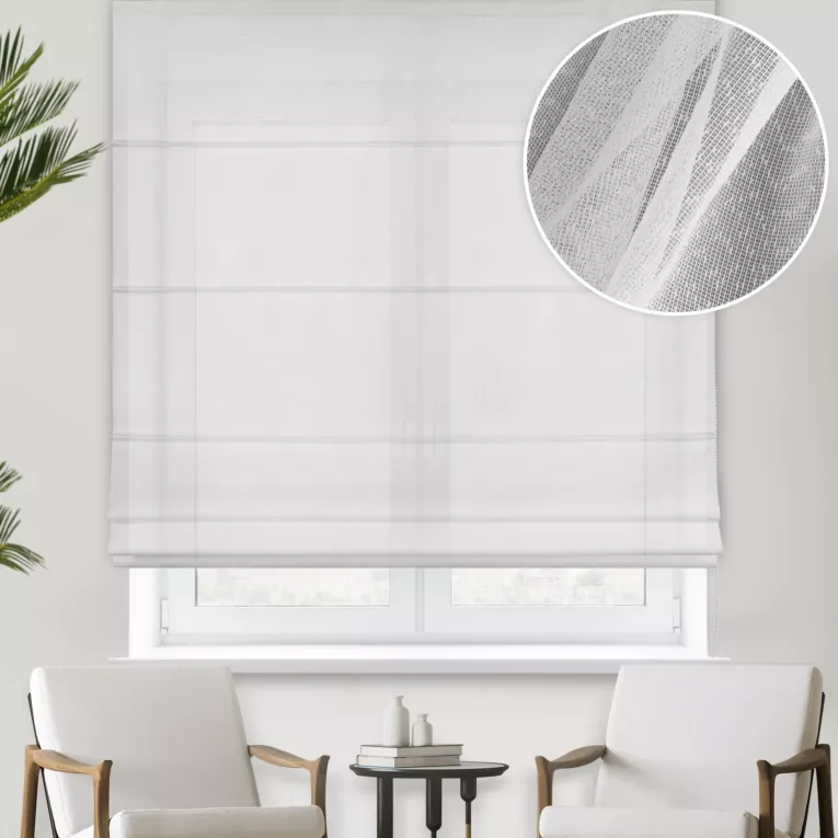 Roleta rzymska biała z matowej tkaniny, z efektem deszczyku, wykończonej obciążnikiem
