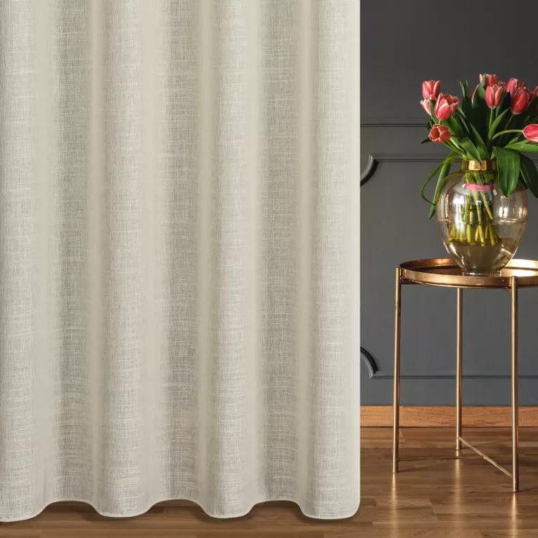 Firana szyta na taśmie 5 cm kremowa z delikatnej etaminy wykończonej obciążnikiem