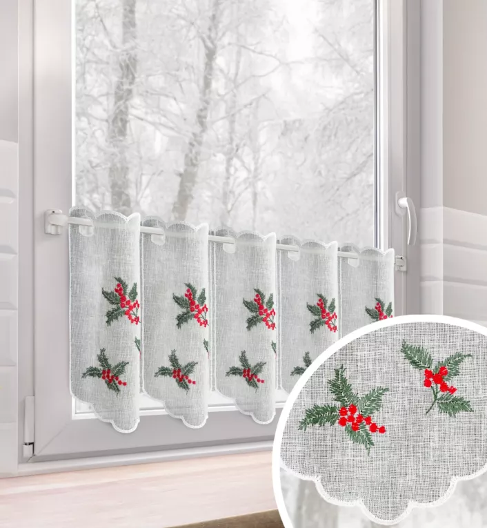 Tkanina firanowa zazdrostka z etaminy zdobiona świątecznym haftem z motywem ostrokrzewu