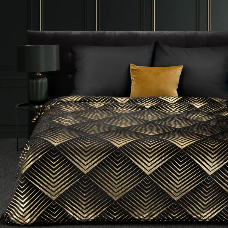 LIMITED COLLECTION Miękki i miły w dotyku koc VICTORIA 2 zdobiony motywem geometrycznym SIŁA ZŁOTA