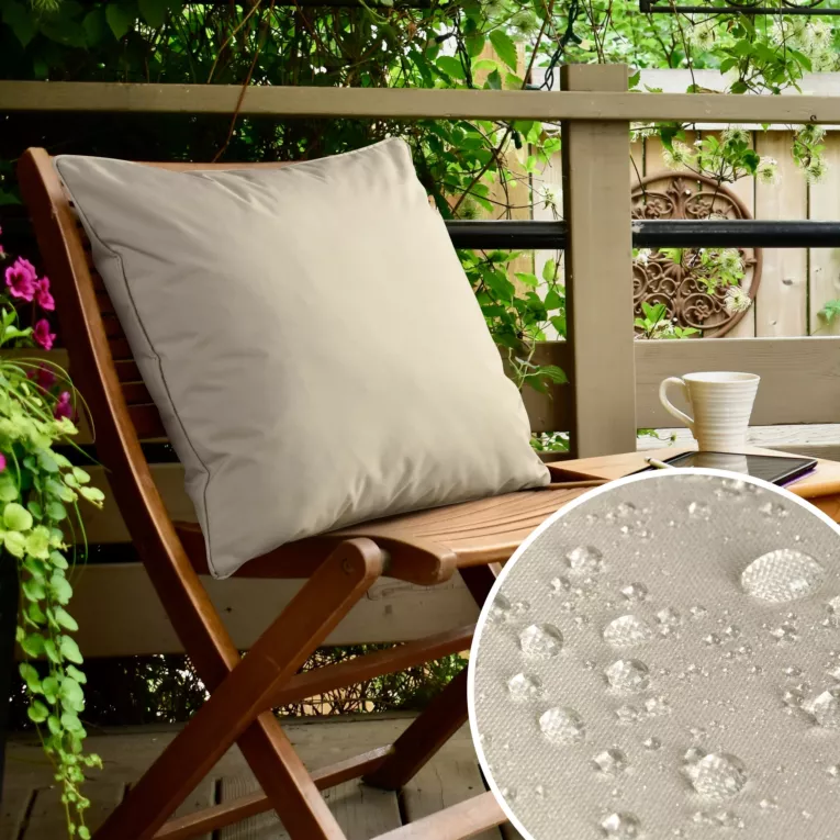Poszewka na poduszkę 45x45 cm z gładkiej tkaniny wodoodpornej beżowa idealna do ogrodu i na taras GARDEN 5