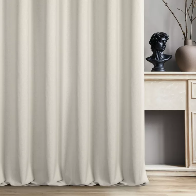 Zasłona szyta na przelotkach kremowa z dwustronnej tkaniny zaciemniającej w 100%