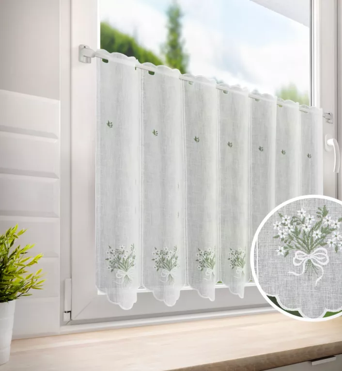 Tkanina firanowa zazdrostka zdobiona haftem drobnych kwiatuszków