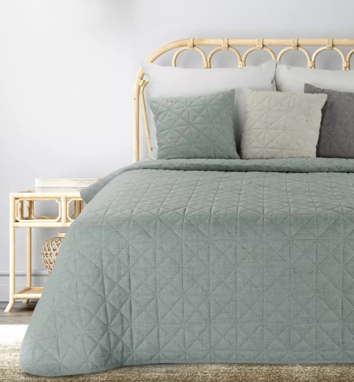 Narzuta o strukturze lnu miętowa 170x210 cm pikowana metodą hot press w geometryczny wzór LEN 2 Eurofirany Premium