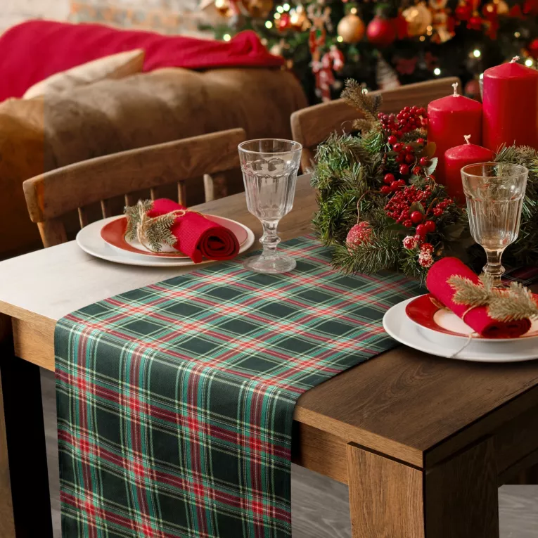 Bieżnik świąteczny na stół 40x140 cm czerwono, zielony bawełniany zdobiony szkocką kratą AURORA