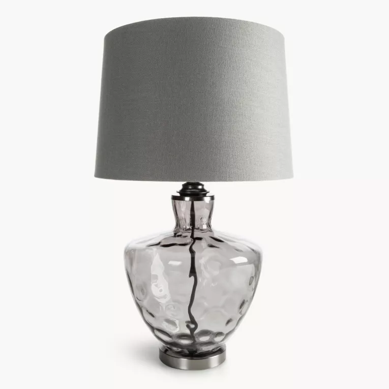 Lampa stołowa do pokoju srebrna ADELINE z lekko dymionego szkła i matowym abażurem