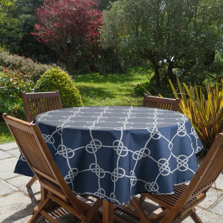 Obrus okrągły granatowo, biały średnica 150 cm wodoodporny GARDEN na taras oraz balkon w stylu marynistycznym