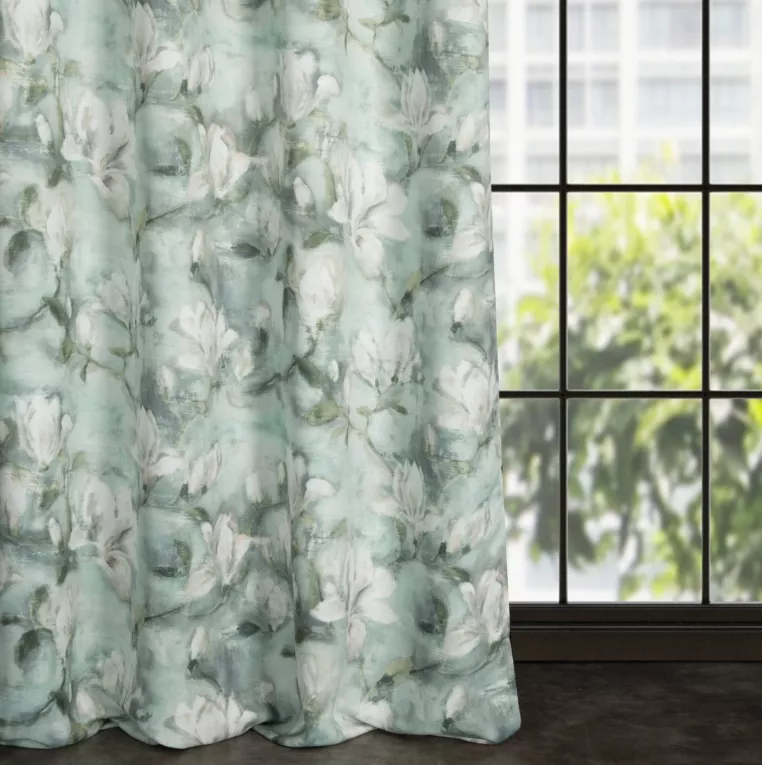 Zasłona miętowo, kremowa z motywem malowanych magnolii 140x250 cm przelotka - GRACJA