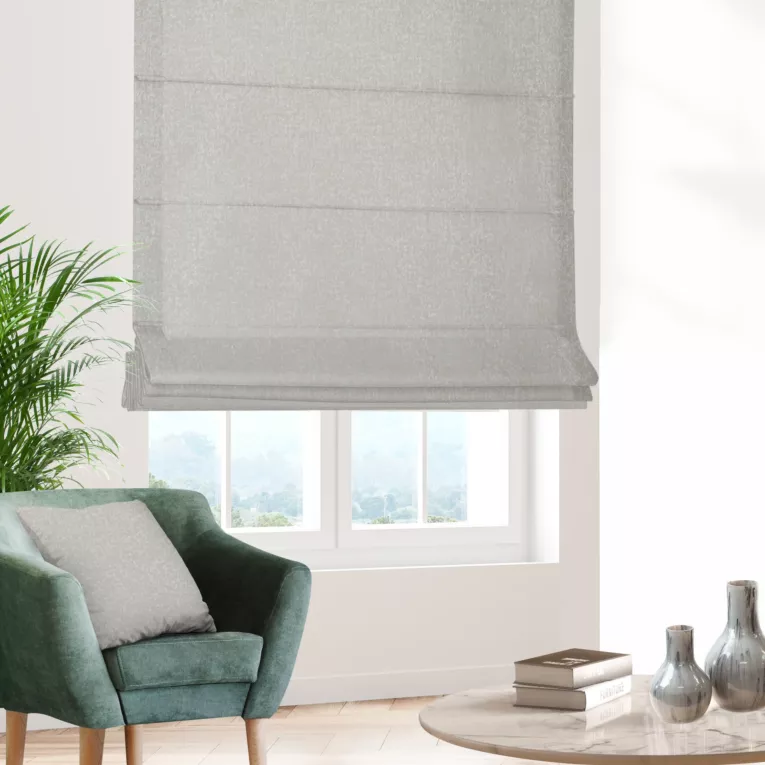 Roleta rzymska kremowo srebrna z miękkiej tkaniny szenilowej przetykanej błyszczącą nicią Italissima Eva Minge