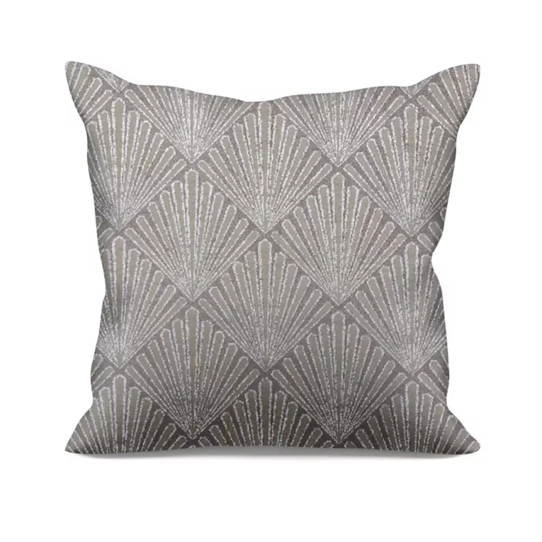 Poszewka szyta popielato szara z tkaniny, z geometrycznym wzorem, z dodatkiem połyskującej nici