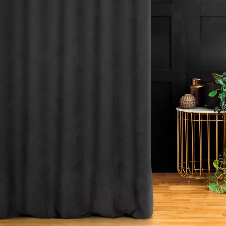Zasłona szyta na taśmie 5 cm grafitowa z miękkiej tkaniny o welurowej strukturze