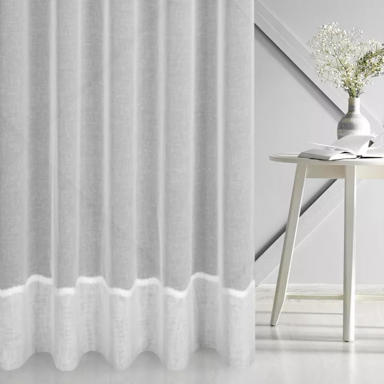 Firana szyta na taśmie 5 cm biała z matowej etaminy wykończonej ozdobnym podwinięciem Italissima Eva Minge