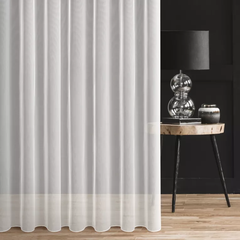 Firana szyta na flexach naturalna z matowej tkaniny typu peru, wykończonej obciążnikiem Italissima Eva Minge