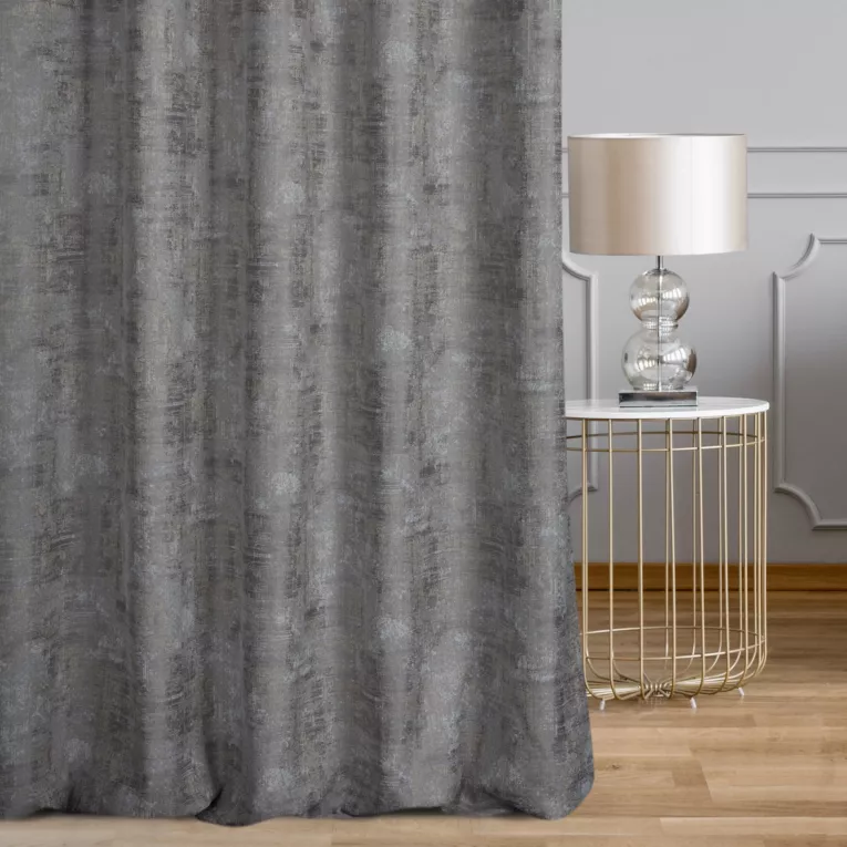Zasłona szyta na taśmie 5 cm szara z błyszczącej tkaniny szenilowej