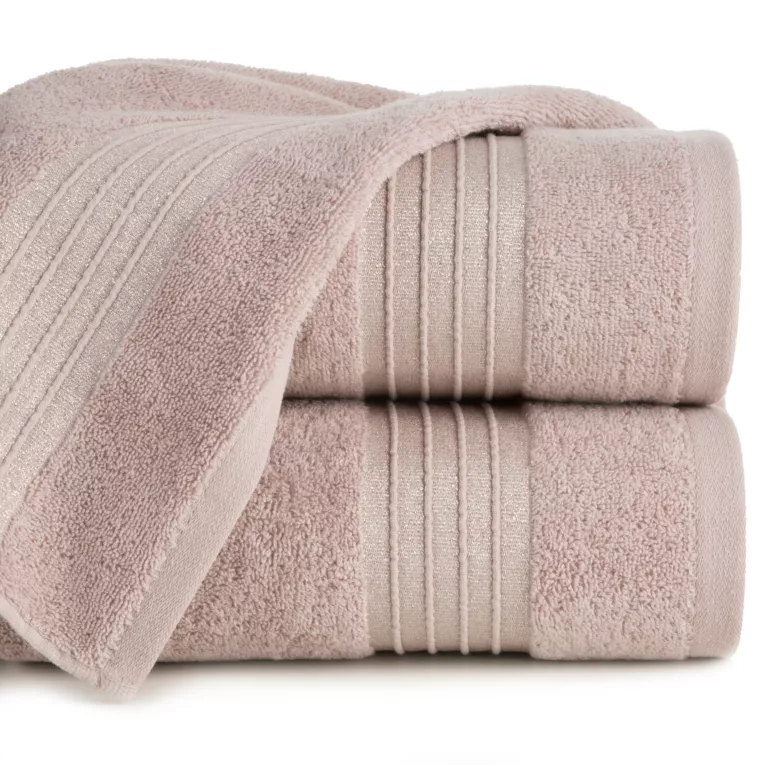 Ręcznik kąpielowy 70x140 cm bawełniany kolor pudrowy róż zdobiony paseczkami przeszywanymi błyszczącą nicią 500 g/m2 LILA