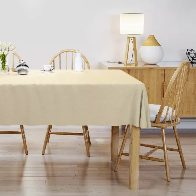 Obrus szyty kremowy z miękkiej tkaniny o welurowej strukturze