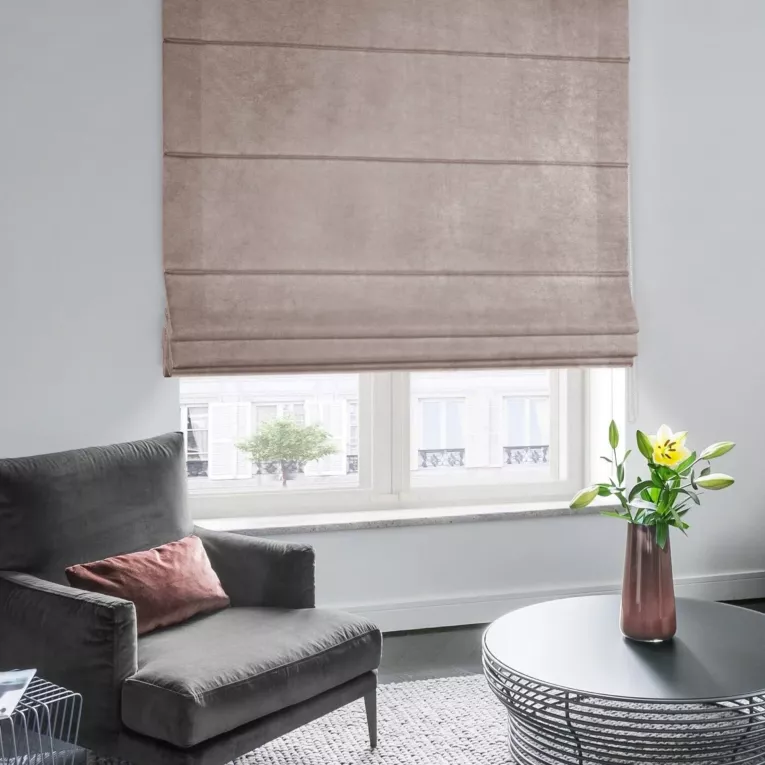 Roleta rzymska ITALIA beżowa z tkaniny welwetowej o delikatnym połysku